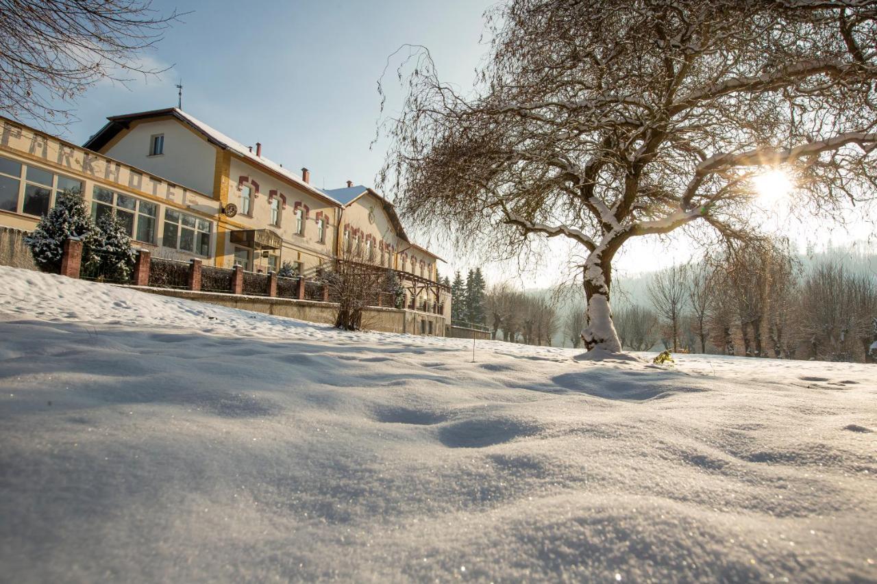 Pension V Parku Cesky Sternberk Exterior foto